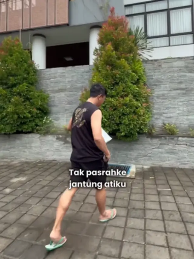 Potret Tampilan Depan Rumah Denny Caknan