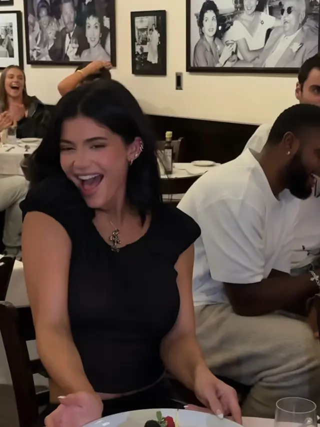 Kylie Jenner saat Pesta Ulang Tahun Sederhana ke 28. [@kyliejenner]