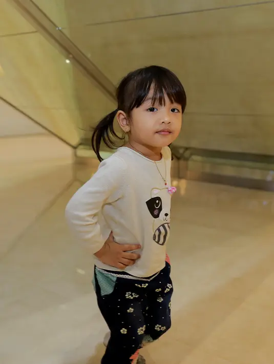 Selain itu, pemain dalam sinetron 'Anak Menteng' itu suka melihat putrinya suka joged-joged sendiri. (Adrian Putra/Bintang.com)