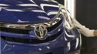Toyota dan Mitsubishi memutuskan untuk menyetop produksi mobil mereka menyusul cuaca buruk.