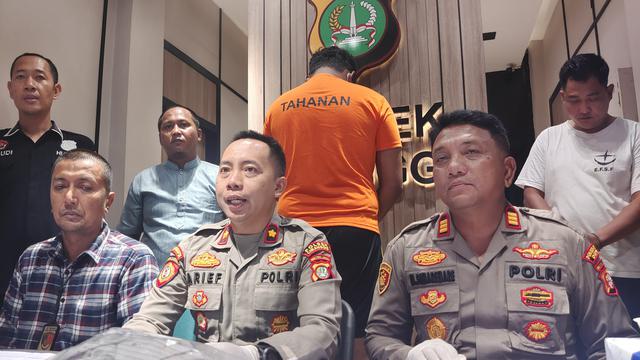 Polisi menangkap seorang pria bernama Rifki Azis Ramadhan yang membunuh ibu kandungnya sendiri, Sri Widiastuti di Tapos, Depok. (Dicky Agung Prihantoro)