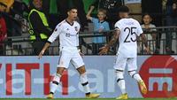 Selebrasi bintang Manchester United (MU), Cristiano Ronaldo (kiri), setelah menjebol gawang Sheriff Tiraspol pada matchday kedua Grup E Liga Europa 2022, di Stadion Zimbru, Chisinau, Moldova, Kamis (15/9/2022). (Daniel Mihailescu/AFP)