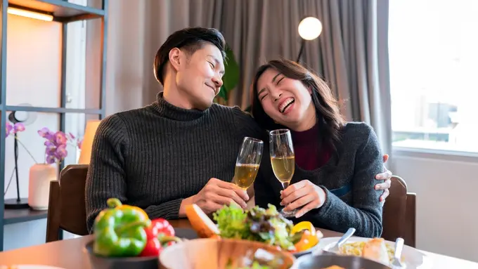 pasangan cinta bahagia