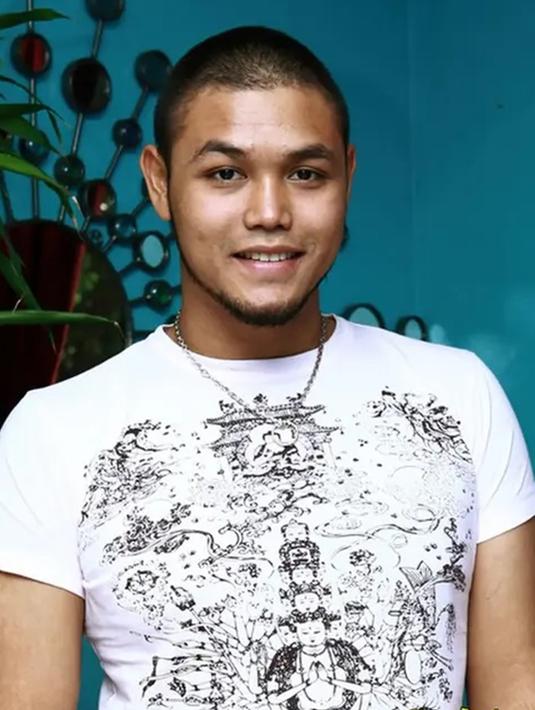 Ivan Gunawan mengawali karier sebagai cover model pada 1997. Kala itu, kariernya terus meroket dan mendapatkan banyak tawaran berakting. Ivan Gunawan kian meroket kariernya usai membintangi beberapa judul FTV. (KapanLagi.com)