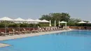 Hotel bintang lima tersebut juga dilengkapi fasilitas kolam renang yang mewah dan luas. (AFP/Karim Jaafar)