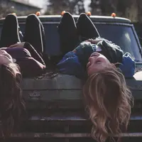 Tidak perlu seribu teman kalau tidak ada yang bisa menghargai pertemanan, cukup satu yang memiliki sifat ini. (Foto: pexels.com)