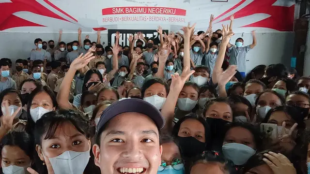 Tetap Tampil Keren, Ini 6 Gaya Morgan Oey saat Plontos Ini Curi Perhatian