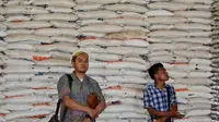 Perum Bulog Bengkulu memperpanjang masa Operasi Pasar guna meredam gejolak harga beras (Liputan6.com/Yuliardi Hardjo)