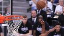 Pebasket Golden State Warriors, Kevin Durant, melewati penjagaan pebasket San Antonio Spurs, LaMarcus Aldridge, pada laga final NBA Wilayah Barat di San Antonio, Sabtu (20/5/2017). Spurs kalah 108-120 dari Warriors. (AFP/Ronald Martinez)