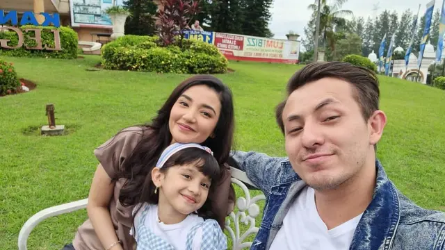 6 Potret Kebersamaan Tsania Marwa dan Dylan Carr, Pamer Buku Nikah