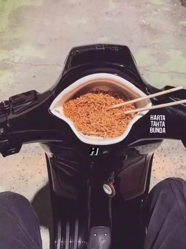 10 Potret Nyeleneh Cara Orang Makan Mi Ini Bikin Heran