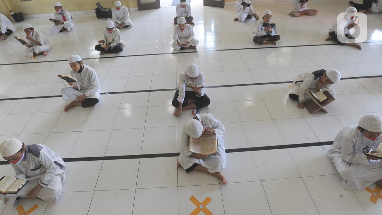 Para Santri Ikuti Khatam Al Quran Saat Pandemi