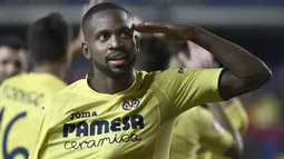 Pemain Villarreal, Cedric Bakambu direkrut klub asal China, Beijing Guoan sebesar 65 juta pound sterling. Dengan mahar tersebut Bakumbu menempati perngkat ketiga pemain mahal pada top transfer 2017-2018. (AFP/Jose Jordan)