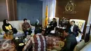 Suasana pertemuan antara DPD RI dengan Partai Golkar, Jakarta, Rabu (9/11). Kedatangan DPD ke DPP Golkar untuk silaturahmi dan membahas isu - isu aktual terkait Pilkada. (Liputan6.com/Johan Tallo)