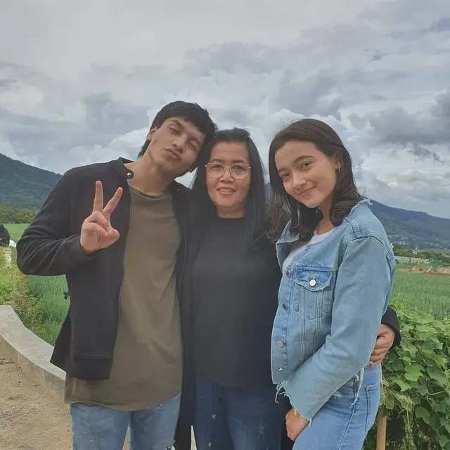 7 Potret Kebersamaan Jefri Nichol dan Megan Domani dalam Mini Seri Catatan Harianku