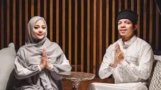 Pasangan yang baru menikah yakni Aurel Hermansyah dan Atta Halilintar kini kehidupan rumah tangganya sangat menarik untuk diikuti. Atta dan Aurel baru saja bulan madu di Bali. Selama di Bali, Atta dan Aurel juga sempat menjalankan puasa bersama di sana.. (Liputan6.com/IG/@attahalilintar)
