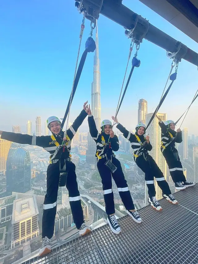 6 Potret Keluarga Halilintar Liburan di Dubai, Seru Banget