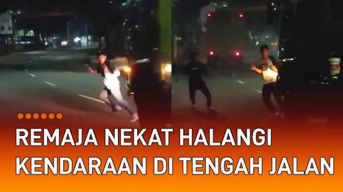 VIDEO: Tidak Kapok, Remaja Nekat Halangi Kendaraan Besar di Tengah Jalan