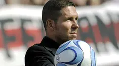 River Plate's coach Diego Simeone during the Argentina's first division match against Boca Juniors at Monumental stadium in Buenos Aires on October 19, 2008. Boca won 1-0. AFP PHOTO/Juan MABROMATA 