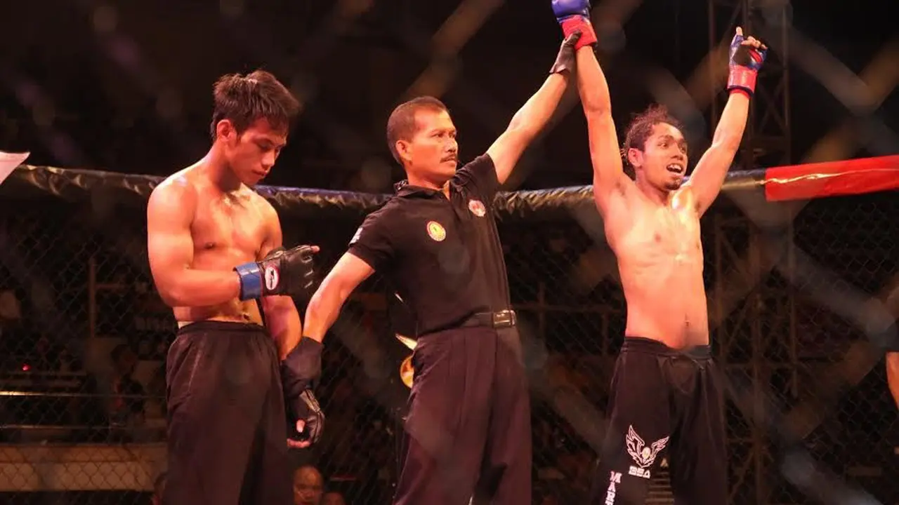 Sulung Permadi saat dinyatakan menang TKO dari lawan pada kelas Fly (Istimewa/Liputan6.com)