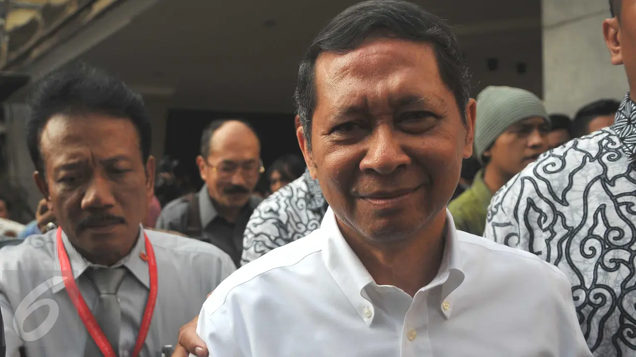 20151118- Bareskrim Cecar RJ Lino Selama 6 Jam-Jakarta- Gempur M Surya