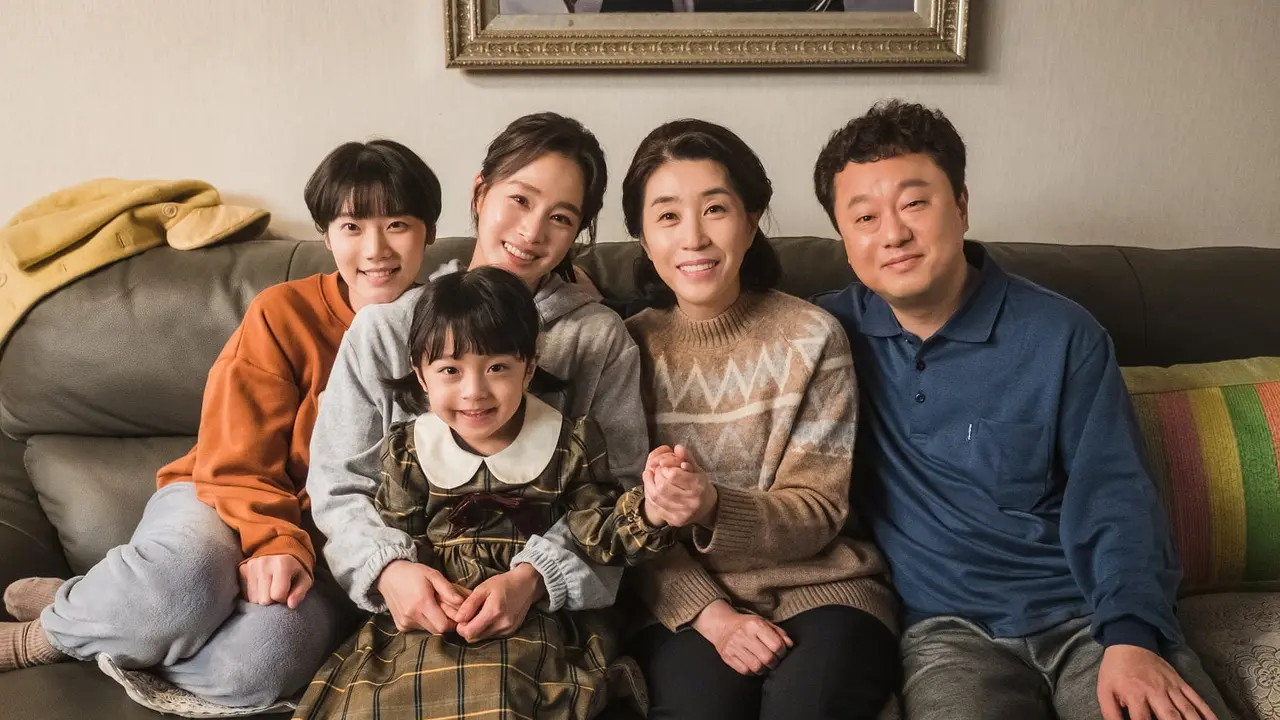 Kim Mi Soo, paling kiri, dalam Hi Bye, Mama!. (tvN via Soompi)