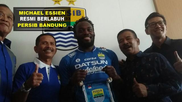 Legenda Chelsea, Michael Essien resmi diperkenalkan sebagai bintang baru Persib Bandung.
