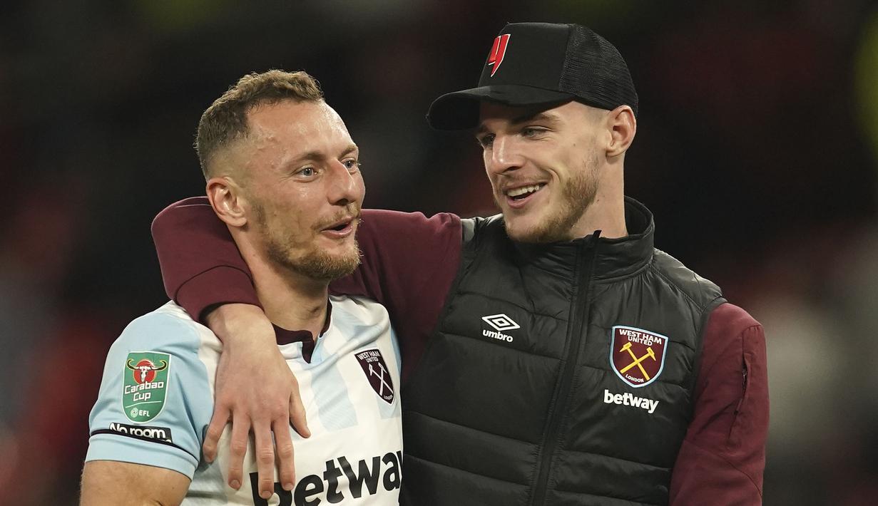 Kemenangan ini sekaligus menuntaskan dendam West Ham terhadap Manchester United yang pada akhir pekan lalu secara dramatis dikalahkan Setan Merah 1-2 di ajang Premier League. (AP/Dave Thompson)