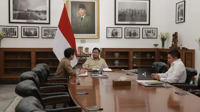 Presiden Prabowo Subianto memanggil Menteri Kesehatan (Menkes) Budi Gunadi Sadikin ke Istana Merdeka, Jakarta, Selasa 3 Juni 2025. Tampak juga hadir Sekretaris Kabinet (Seskab) Letkol Teddy Indra Wijaya.