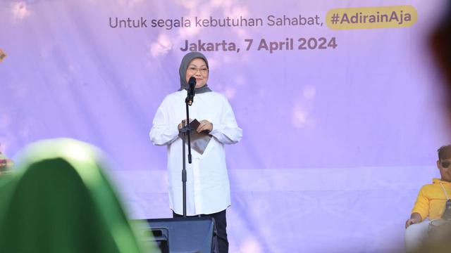 Menteri Ketenagakerjaan (Menaker) Ida Fauziyah  menghadiri pemberangkatan 500 peserta mudik gratis yang difasilitasi Adira Finance