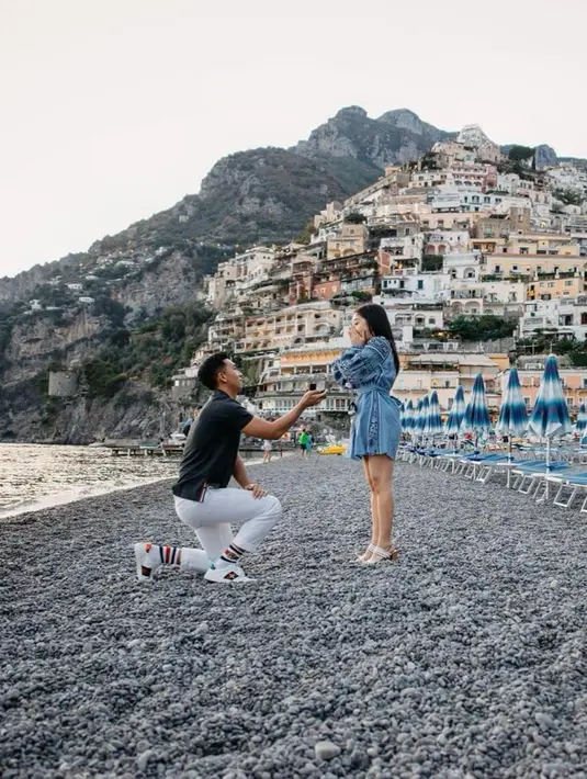 Beberapa waktu lalu Indra Priawan memang sudah melamar Nikita Willy secara pribadi. Keduanya pun dikabarkan akan menikah pada bulan Oktober 2020 mendatang. (Instagram/nikitawillyofficial94)