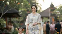11 Model Batik Sarimbit Ibu Anak untuk Kondangan, Bikin Penampilan Makin Serasi di 2025