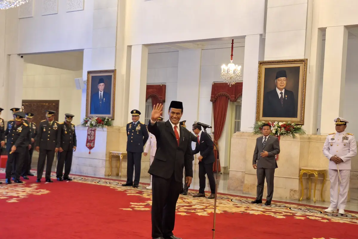 Presiden Joko Widodo (Jokowi) melantik Amran Sulaiman menjadi Menteri Pertanian (Mentan).
