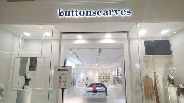 Buttonscarves