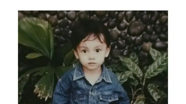 6 Foto Masa Kecil Jefri Nichol, Gaya Rambut Berponi Curi Perhatian