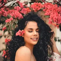 ilustrasi perempuan bahagia/Photo by Renato Abati from Pexels