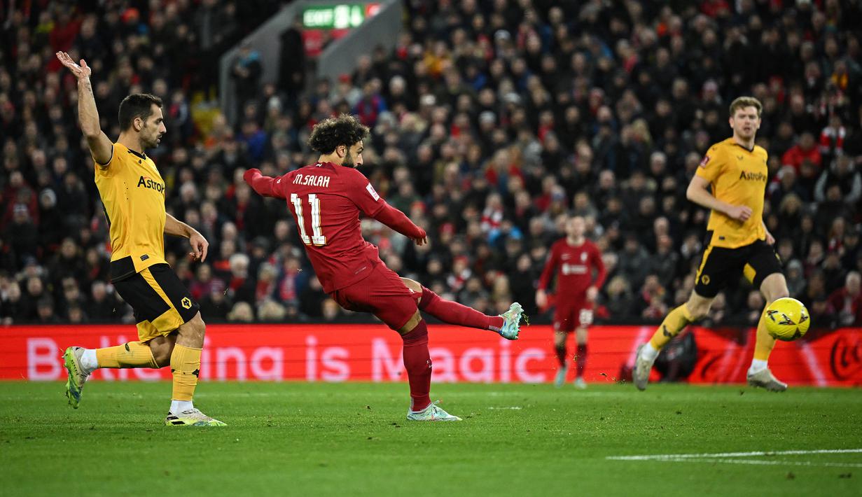 Hasilnya, Liverpool mampu mencetak gol kedua lewat Mohamed Salah pada menit ke-52 dan The Reds pun berbalik unggul 2-1. (AFP/Oli Scarff)