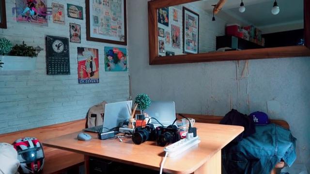 7 Penampakan Isi Rumah Gading Marten, Ruang Kerjanya Nyaman Banget