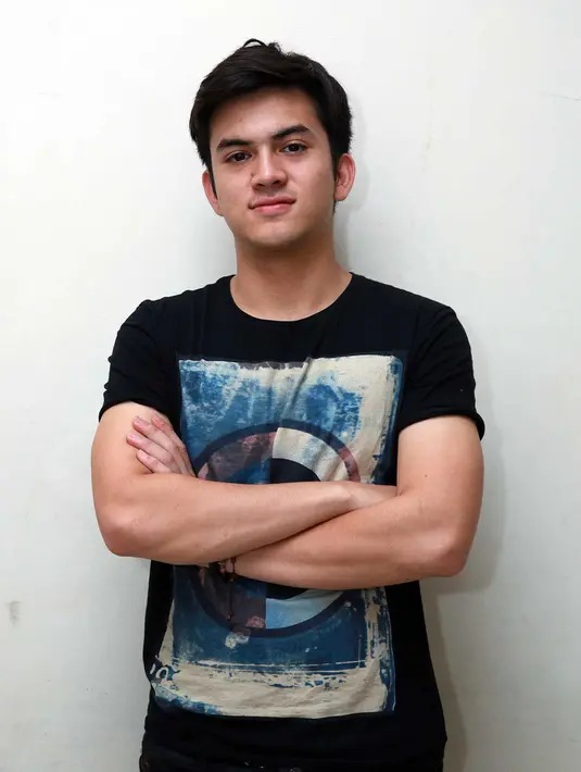 Rizky Nazar di acara syukuran sinetron ‘High School Love Story’ di kawasan Ceger, Jakarta Timur, Selasa (18/8/2015) malam. (Deki Prayoga/Bintang.com)