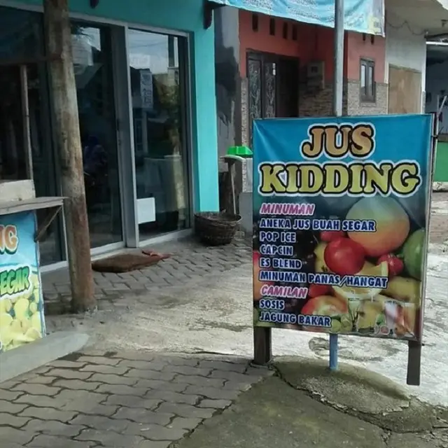 6 Tulisan di Warung Pakai Nada Ketawa Ini Bikin Pembeli Senyum
