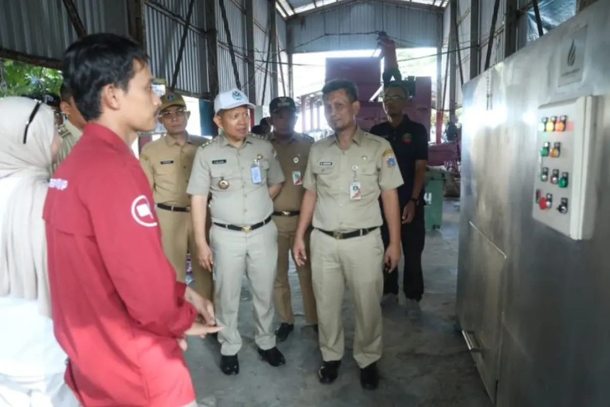 Pemerintah Kabupaten Kepulauan Seribu meninjau inovasi teknologi rapid composter.