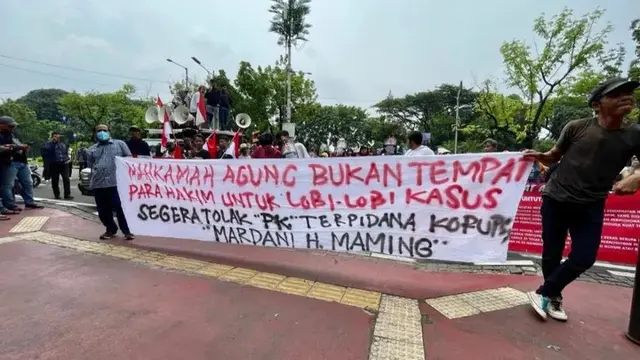 Massa Komite Rakyat Anti Korupsi (Keras) menggelar aksi atau demo depan Mahkamah Agung (MA). Mereka meminta MA menolak peninjauan kembali (PK) Mardani Maming (Istimewa)