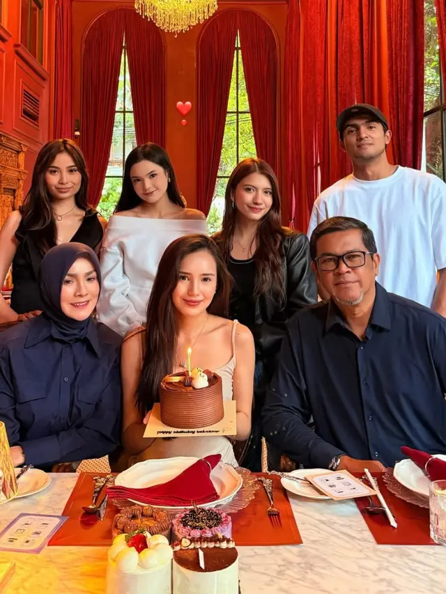 Beby Tsabina Ulang Tahun ke-23 bersama keluarga dan sahabat. [@bebytsabina]