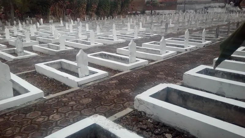 Deretan makam pahwalan di Taman Makam Pahlawan Patriot Garut