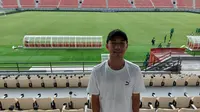 Gelandang Bali United I Made Tito Wiratama saat ditemui di Stadion Kapten I Wayan Dipta ketika menyaksikan laga EPA Liga 1 Bali United U-20 vs Persebaya Surabaya U-20. (Bola.com/Alit Binawan)