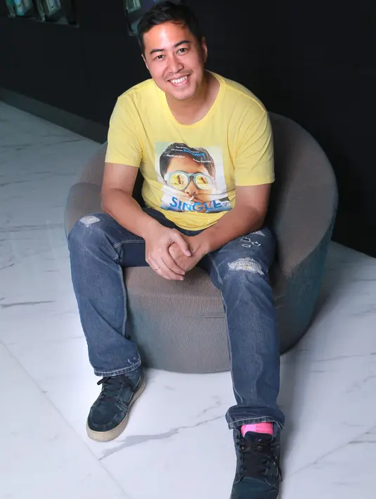 Bagi lelaki yang mengawali kariernya sebagai penyiar radio,  di film komedi anak muda gaul berjudul Single sangat merasakan kepuasan tersendiri. Film produksi Soraya Intercine Film itu menyuguhkan kelucuan komedian kekinian. (Galih W. Satria/Bintang.com)