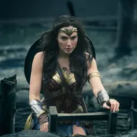 Setelah puluhan tahun melihat superhero berjenis kelamin laki-laki, tahun ini kamu bisa melihat seorang pahlawan wanita. Princess Diana of Themyscira, Daughter of Hippolyta alias Wonder Woman siap menghibur! (Warner Bros)
