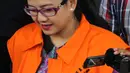 Anggota Komisi V DPR Damayanti Wisnu Putranti meninggalkan Gedung KPK, Jakarta, Senin (1/2). Damayanti diperiksa terkait suap proyek di Kementerian PU dan Perumahan Rakyat bersama Dessy A Edwin dan Julia Prasetyarini. (Liputan6.com/Helmi Afandi)