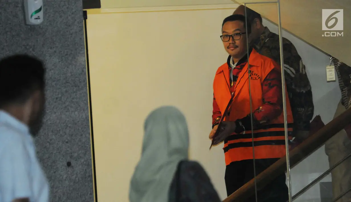 Mantan Menteri Pemuda dan Olahraga Imam Nahrawi berjalan keluar gedung KPK usai menjalani pemeriksaan di Jakarta, Jumat, (27/9/2019). KPK resmi menahan Imam Nahrawi atas statusnya sebagai tersangka kasus suap terkait dana hibah Kemenpota kepada KONI pada Tahun Anggaran 2018 (merdeka.com/Dwi Narwoko)