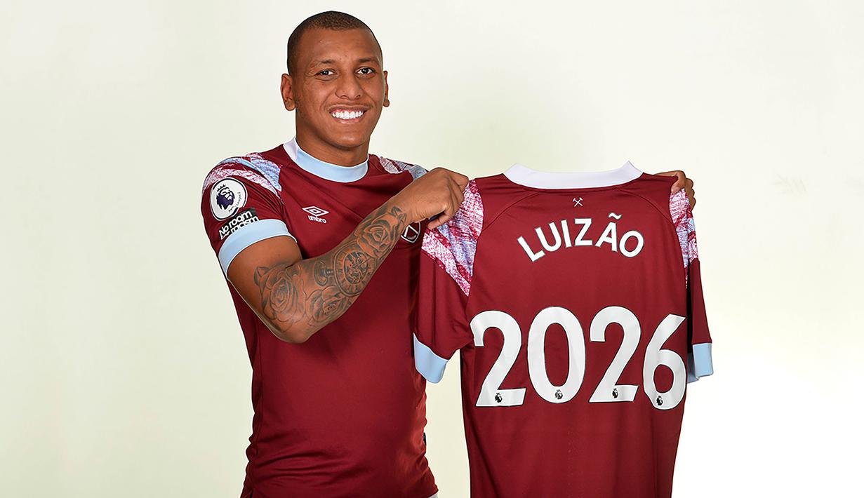Luizao. Bek tengah berusia 20 tahun ini baru saja didatangkan West Ham United pada bursa transfer musim dingin 2022/2023 dari Sao Paulo dengan status bebas transfer. Ia diikat dengan durasi kontrak hingga akhir musim 2025/2026. Sejauh ini ia baru bermain satu kali bersama Arsenal U-21 di Premier League 2. (whufc.com)